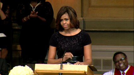 Michelle Obama et Bill Clinton rendent hommage à la Maya Angelou