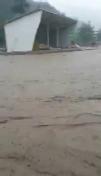 Geyve-Sel-Felaketi-Taner Yamanın Sel Sularına kapıldı An