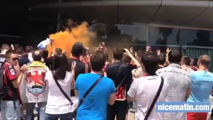 Les supporters niçois devant le Palais Nikaïa avant la finale de la Selecioun
