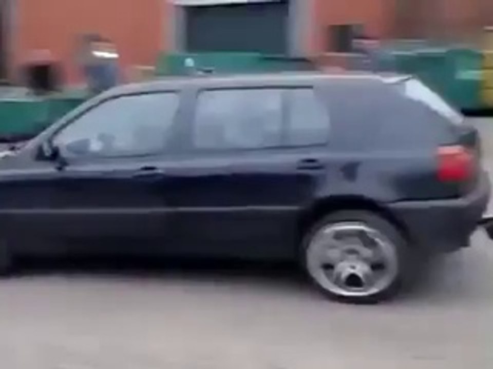 voici Comment enlever le moteur d'une Golf ! a voir
