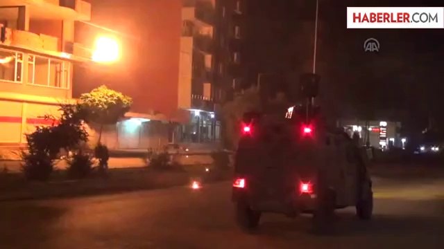 Göstericiler, Cizre'de Gece Yol Kesip Kimlik Kontrolü Yaptı