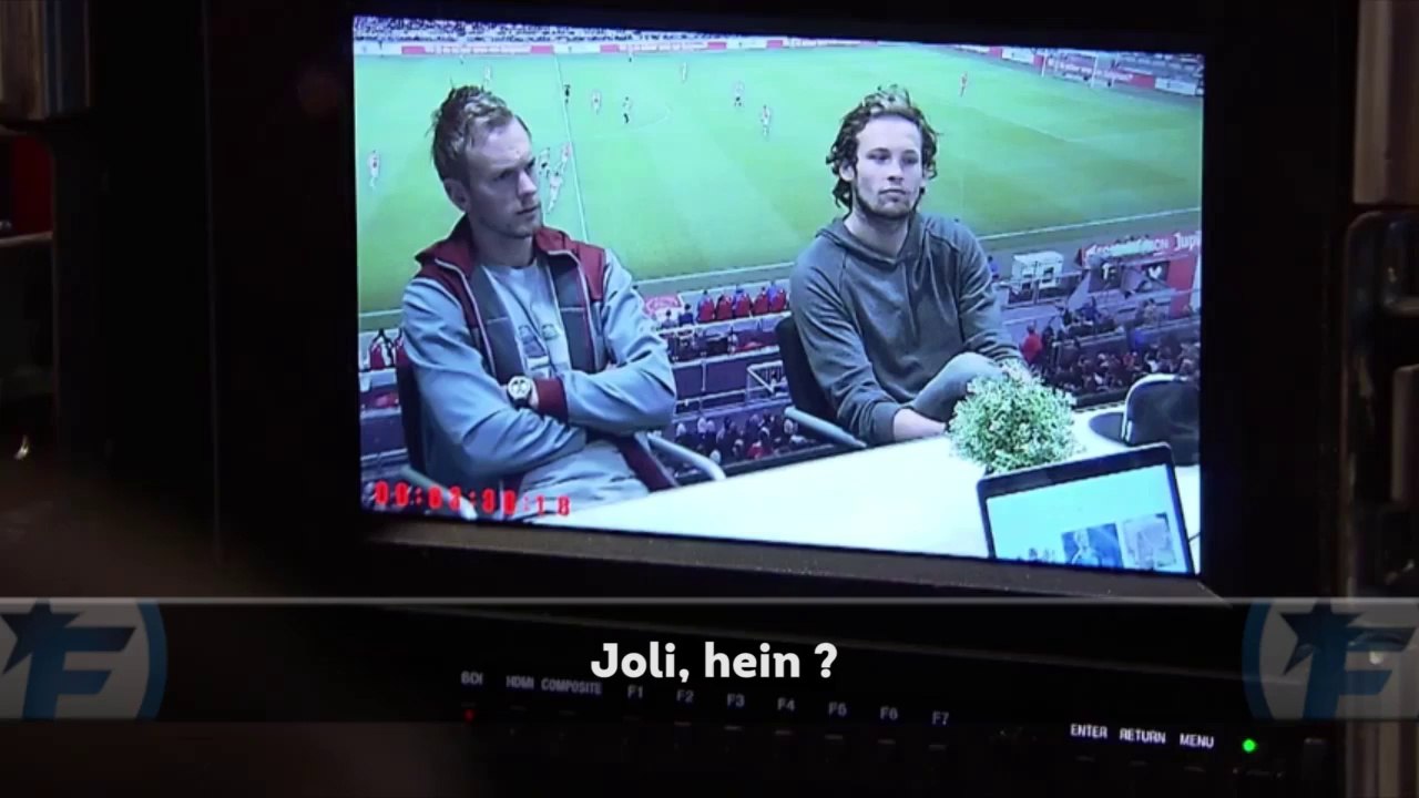 Insolite : les joueurs de l'Ajax découvrent leurs nouveaux (faux) maillots