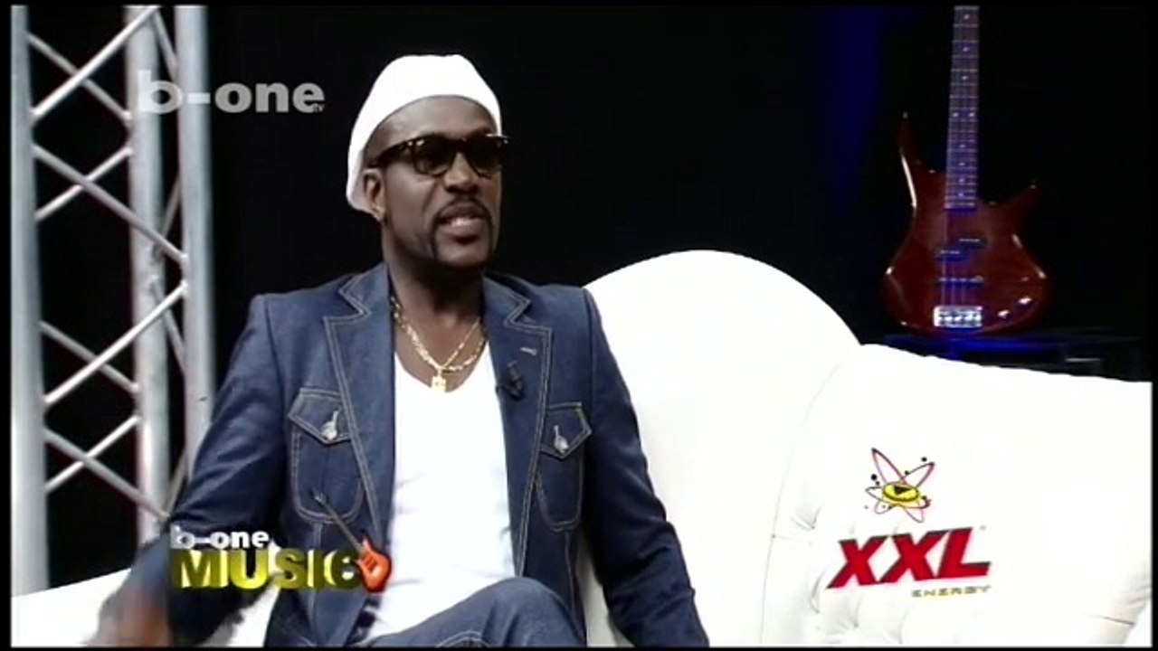 L'artiste musicien de Côte-d'Ivoire MEWE confirme que KOFFI-OLOMIDE n'est pas congolais, parle de combattants, de la politique et de la musique ivoirienne et congolaise dans B-ONE SHOW de ce dimanche 8 Juin 2014 chez papy MBOMA