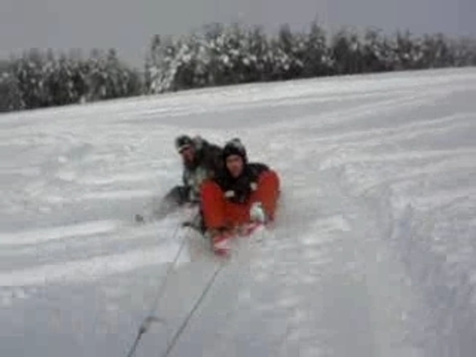 les potes font de la luge!