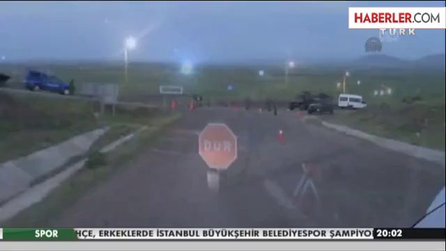 PKK Muş'ta Bulanık- Varto Yolunu Kesti