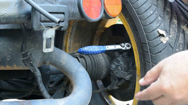 Secma F16 - Outillage nécessaire à la purge de freins