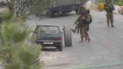 Soldat défoncé par un pneu de camion! FAIL enorme...