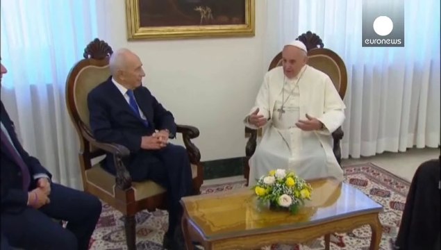 El Papa, Simón Peres y Mahmud Abás rezan por la paz en el Vaticano