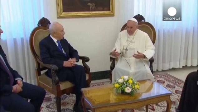 Pope, Peres and Abbas hold Vatican prayer meeting for peace