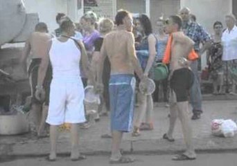 Slovyansk Residents Queue for Water