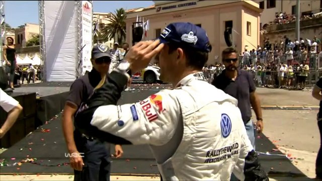 WRC Cerdeña - Ogier, chapuzón para celebrar el título