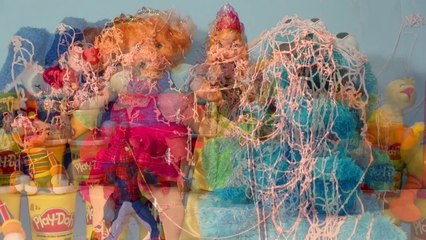 Spiderman pranks Disney Frozen Princess Anna, and Cookie Monster