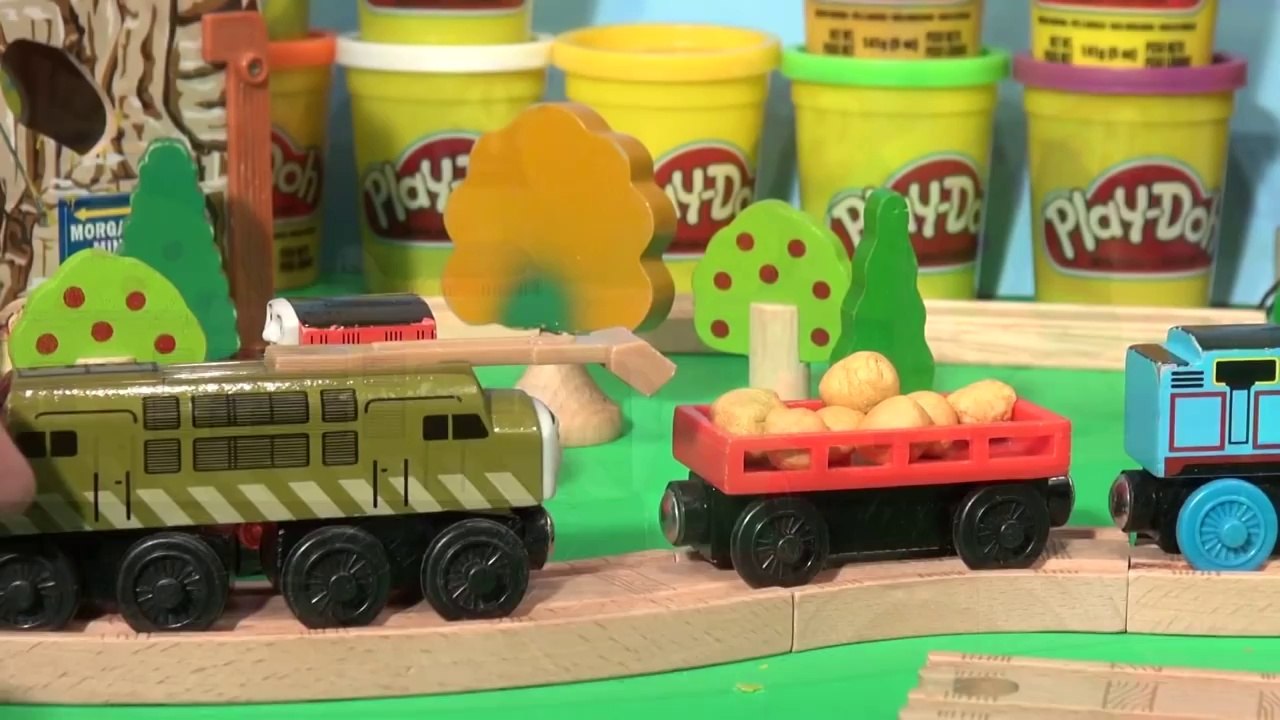 Play Doh Thomas and Friends, Diesel 10 steals the Gold filled boxcar from Morgans Mine, and makes a
