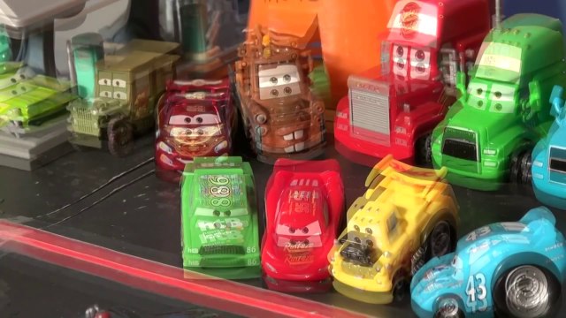 Pixar Cars Lightning McQueen RIPLASH Racers Re Match with Lightning McQueen, The King, Chick Hicks