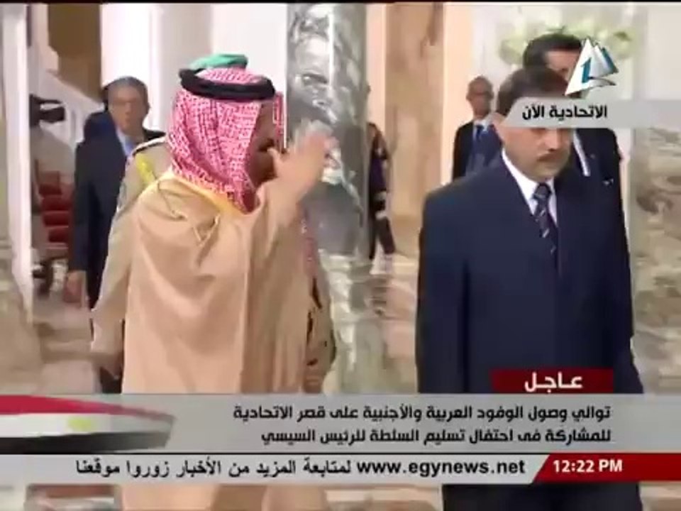شاهد|| عاهل البحرين يصل الاتحادية للمشاركة فى احتفالات تنصيب الرئيس
