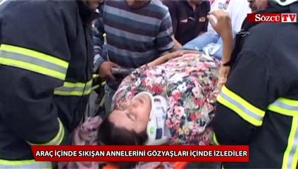 Araç içinde sıkışan annelerini gözyaşları içinde izlediler