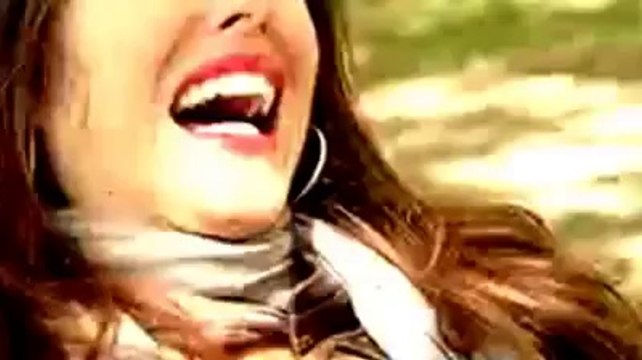 Bileği Burkulan Seksi Kız Şakası