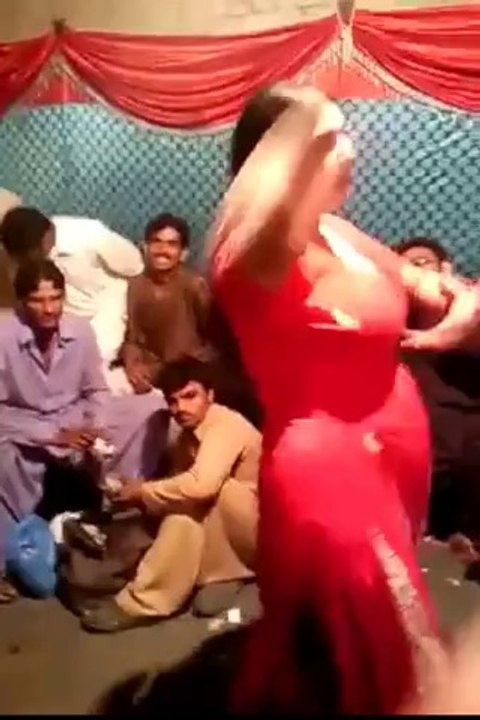 یار ان کو نچا کر،پیسے ضائع کر کے آخر ملتا کیا ہے؟؟