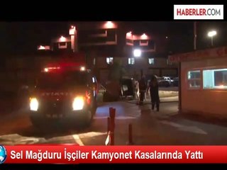 Sel Mağduru İşçiler Kamyonet Kasalarında Yattı
