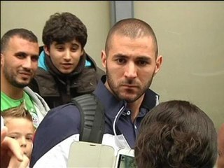 Mondial: départ de Benzema pour le Brésil entouré de fans - 09/06