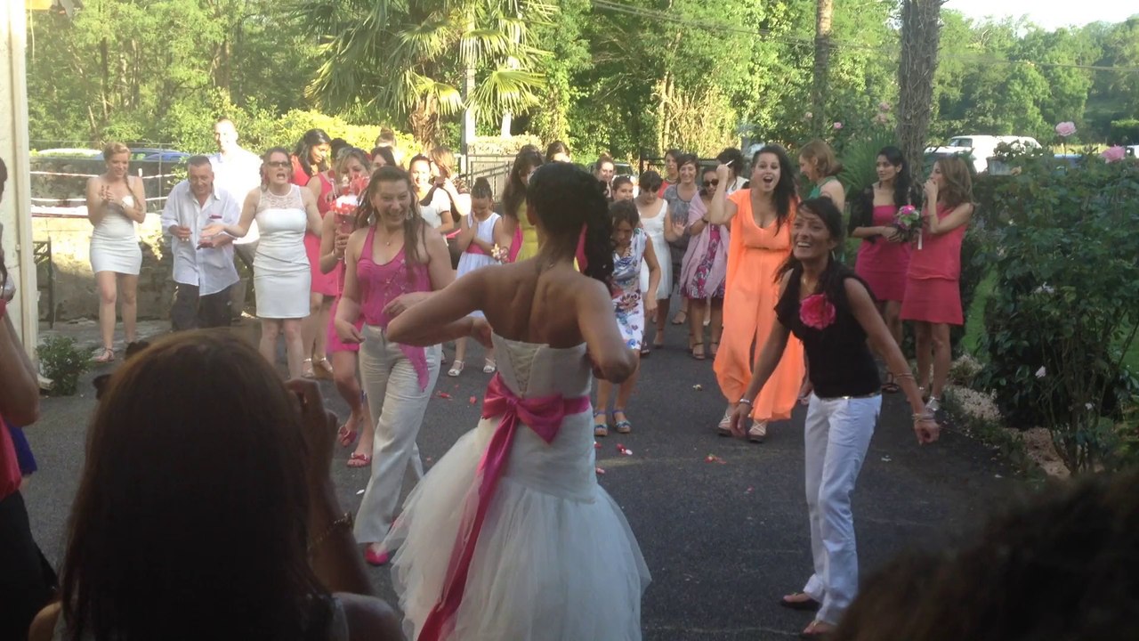 Mariage Jean-Baptiste et Melissa: Lancer du Bouquet. 07 juin 2014