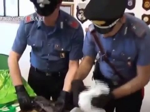 Molfetta (BA) - Trovano in casa un fucile mitragliatore Kalashnikov (07.09.14)