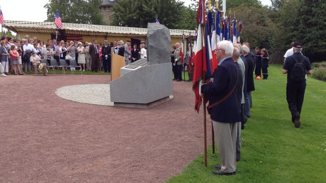 Cérémonie à la stèle de la Cote 203