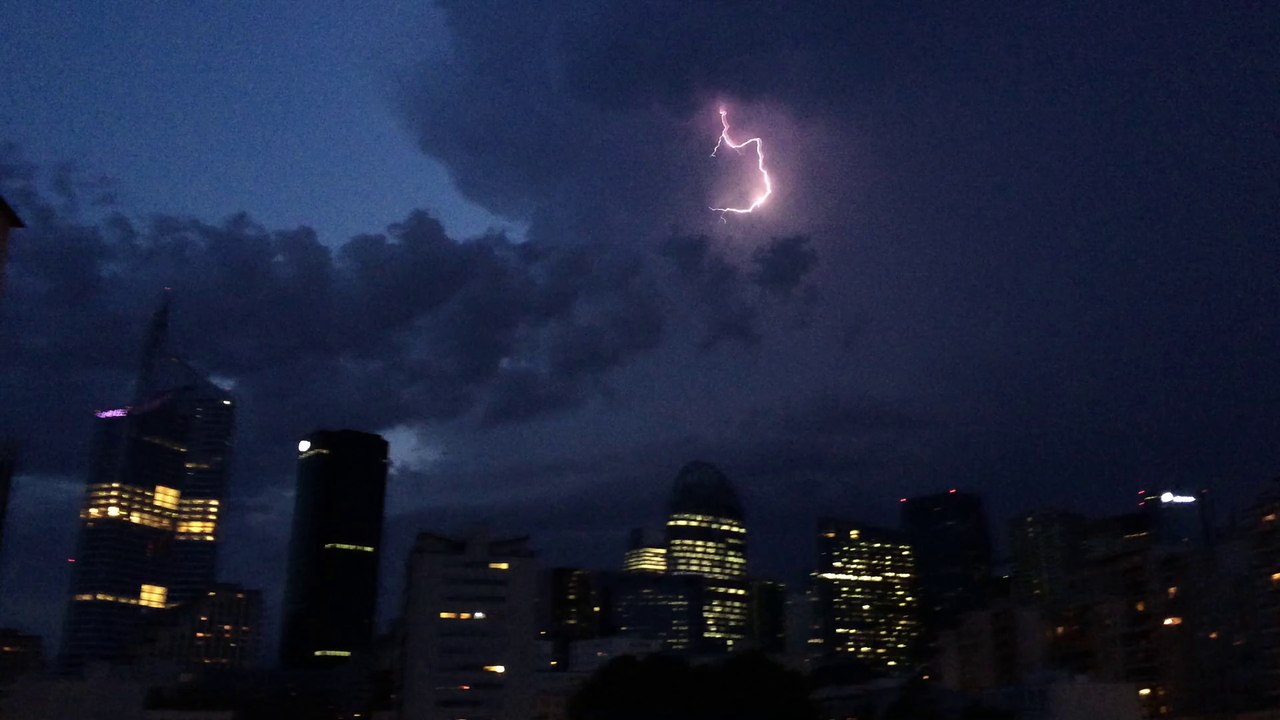 orage eclairs 8 juin 2014 Paris la defense