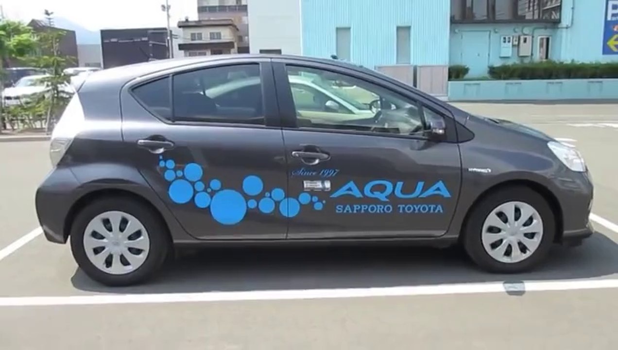 TOYOTA AQUA 2013 оценка интерьера и внешнего вида.