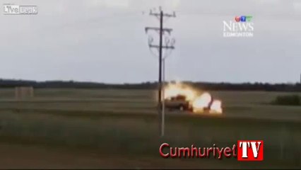 Kamyonete düşen yıldırım böyle görüntülendi