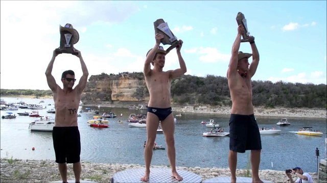 Potrójne salto! Gary Hunt skacze w Red Bull Cliff Diving