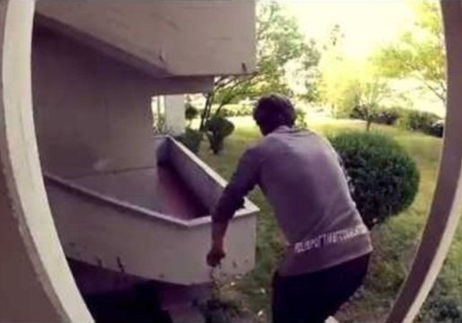 Barefoot Parkour and Freerunning on the Streets of Viareggio, Tuscany