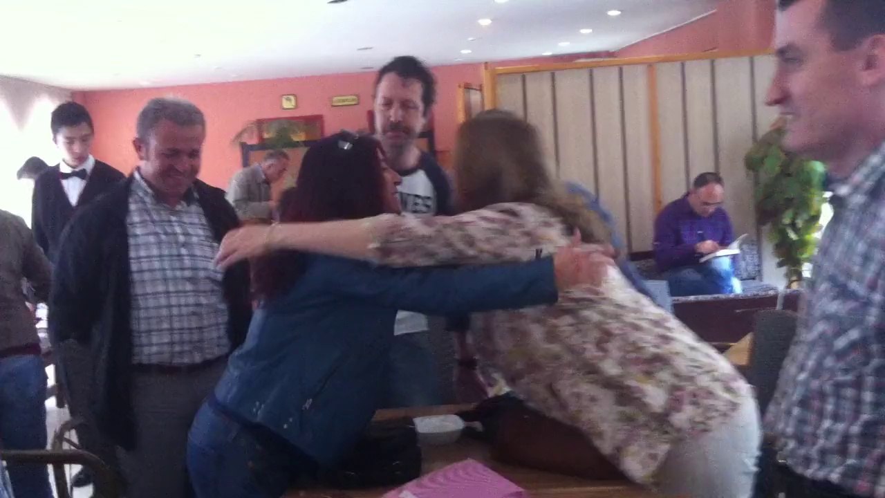 OTELİN LOBİSİNDE KARŞILAMA DEVAM EDİYOR