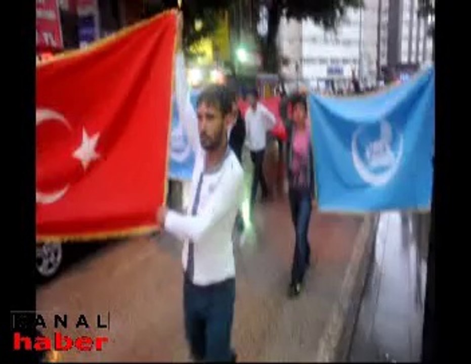 ÜLKÜ OCAKLARI BAYRAK İÇİN YÜRÜDÜLER