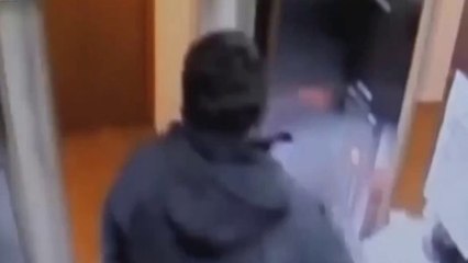 L'ascenseur incontrôlable! - il monte à plus de 80 km/h et percute le toit de l'immeuble !