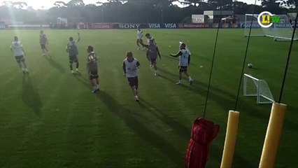 Espanha aprimora troca de passes em campo reduzido