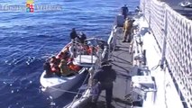 Lampedusa - Marina Militare salva migranti nel Canale di Sicilia