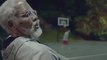 Bir basketbolcu yaşlı kılığına girip basket oynarsa ne olur