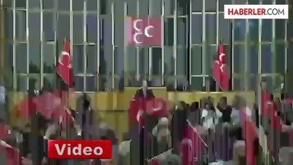 Devlet Bahçeli'den Türk Bayrağının İndirilmesine Sert Tepki