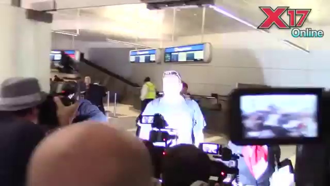 09|06|2014 Rob Pattinson Arrives Back In L.A. After Sydney Film Festival