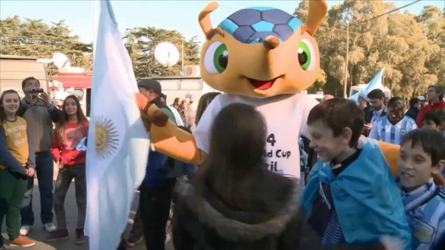 WM 2014: Sind die Besten! Fans feiern Messi und Co.