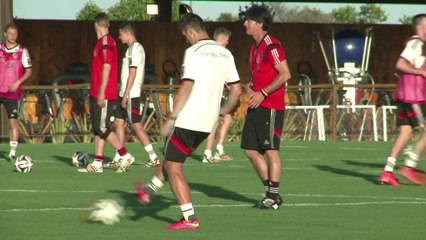 Indians dance for Klose in birthday celebration