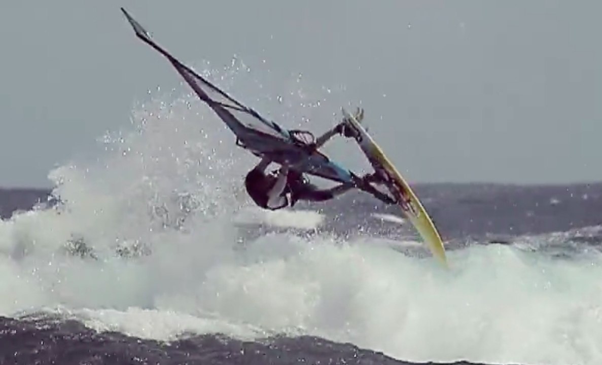 Slow motion wave action | Black Team - Windsurf