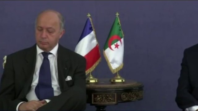 Laurent Fabius s'endort lors d'une réunion officielle à Alger