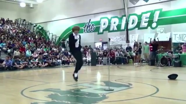 Un lycéen imite Michael Jackson et impressionne le web