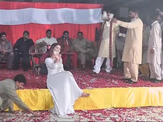 Wedding Ceremony - Malik Zaheer Mehndi Night - 15 - Main Mahi Day Khu Tu Pani Da (Talash)