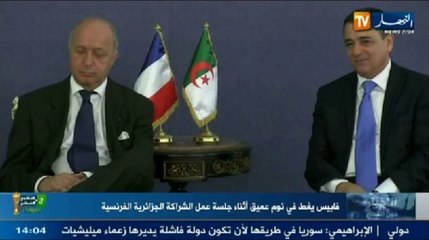 Laurent Fabius s'endort en direct pendant une visite officielle en Algérie