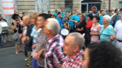 sinfonica con el gruppetto Xabia devant Thag bar