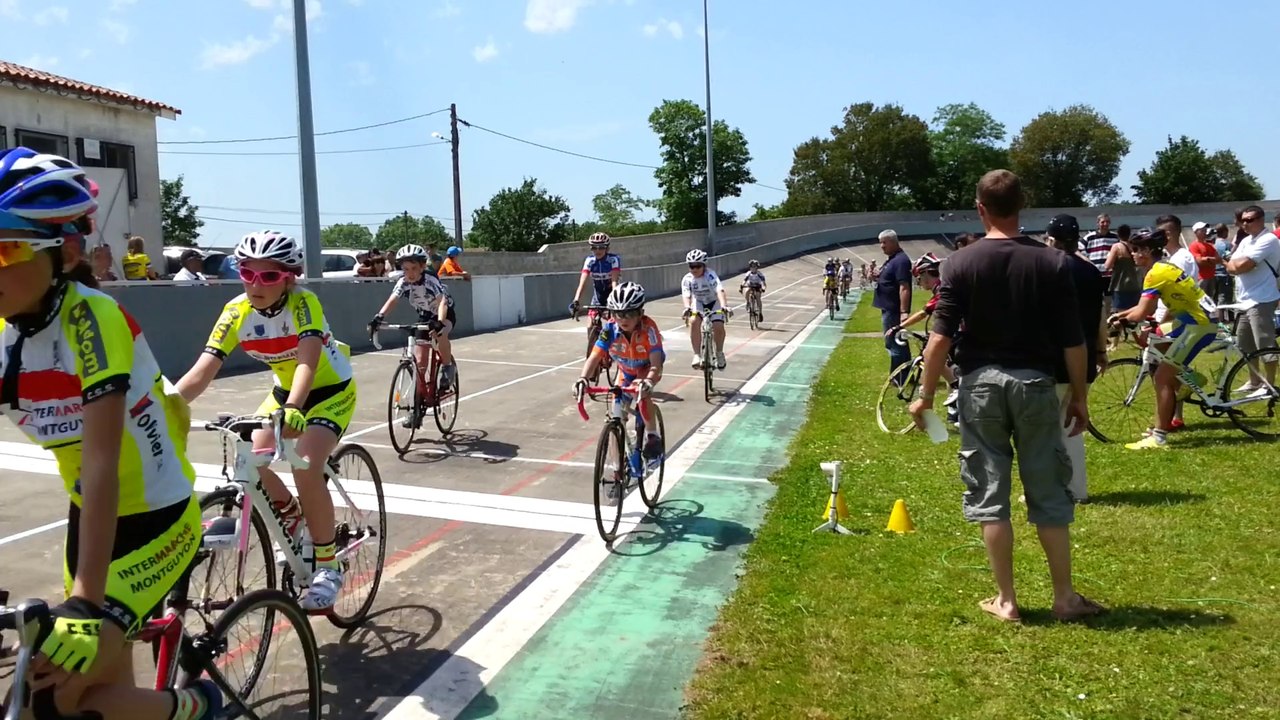Ecole de vélo piste du 07.06.2014 su le vélodrome des alliers