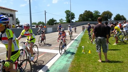 Ecole de vélo piste du 07.06.2014 su le vélodrome des alliers